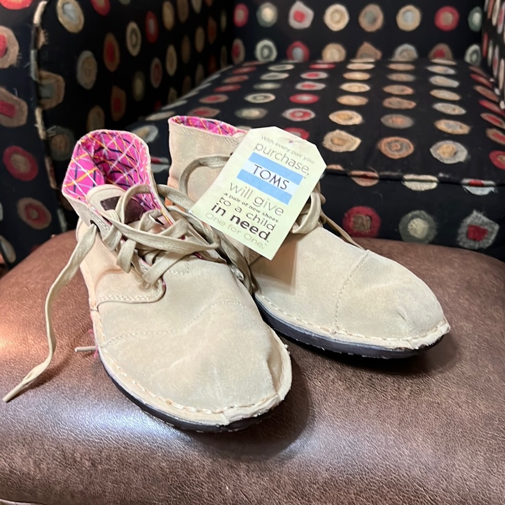 Toms Desert Botas Khakis Suede 7.5 NWT